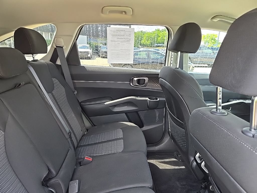 Used 2023 Kia Sorento LX AWD/4WD image 35