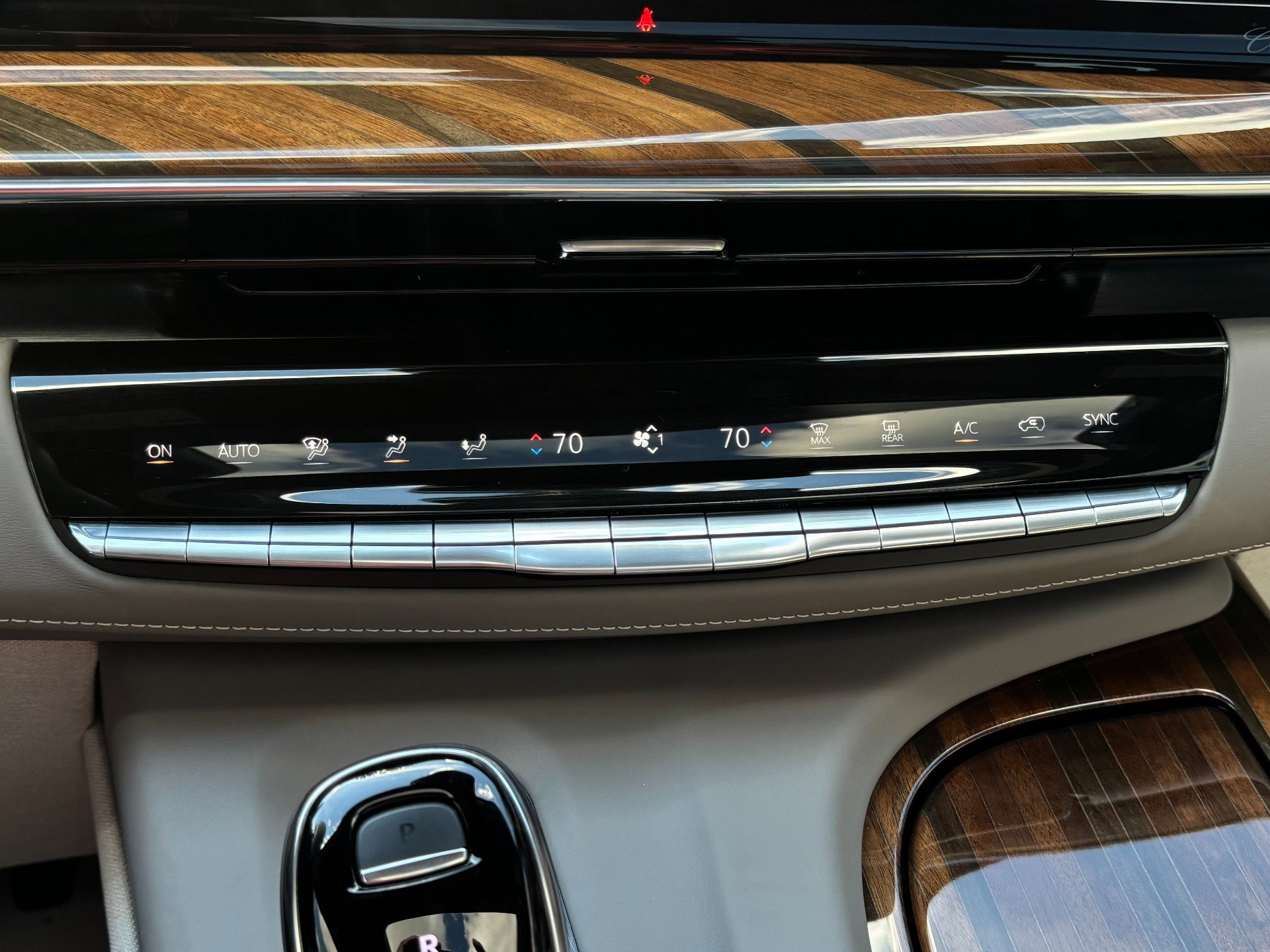 Used 2024 Cadillac Escalade Premium Luxury Platinum w/ LPO, Floor Liner Package AWD/4WD image 39