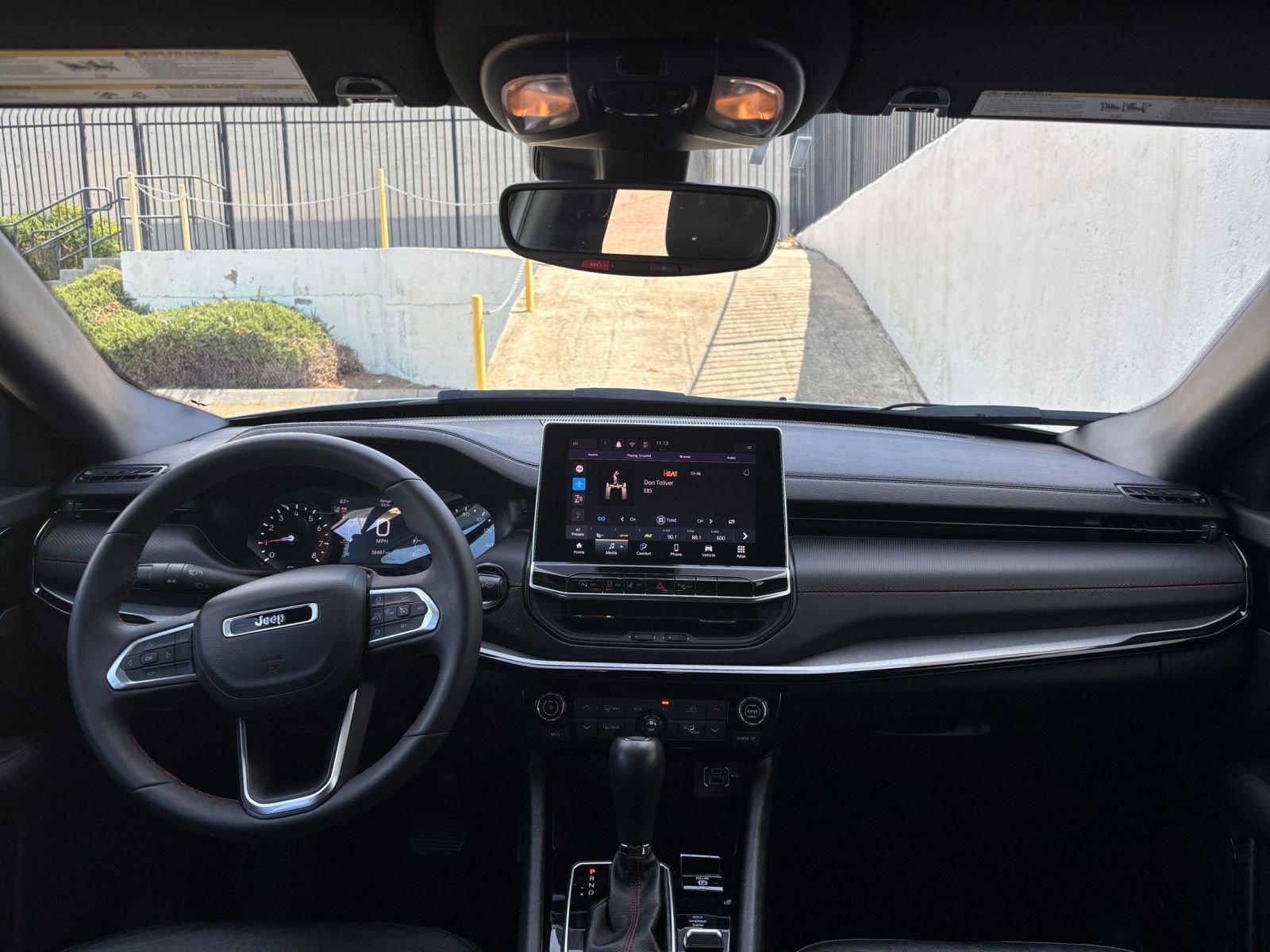 Used 2025 Jeep Compass Trailhawk AWD/4WD image 32