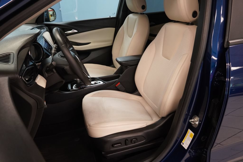 Used 2022 Buick Encore GX Select AWD/4WD image 3