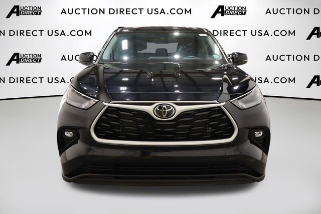 Used 2024 Toyota Highlander LE image 3