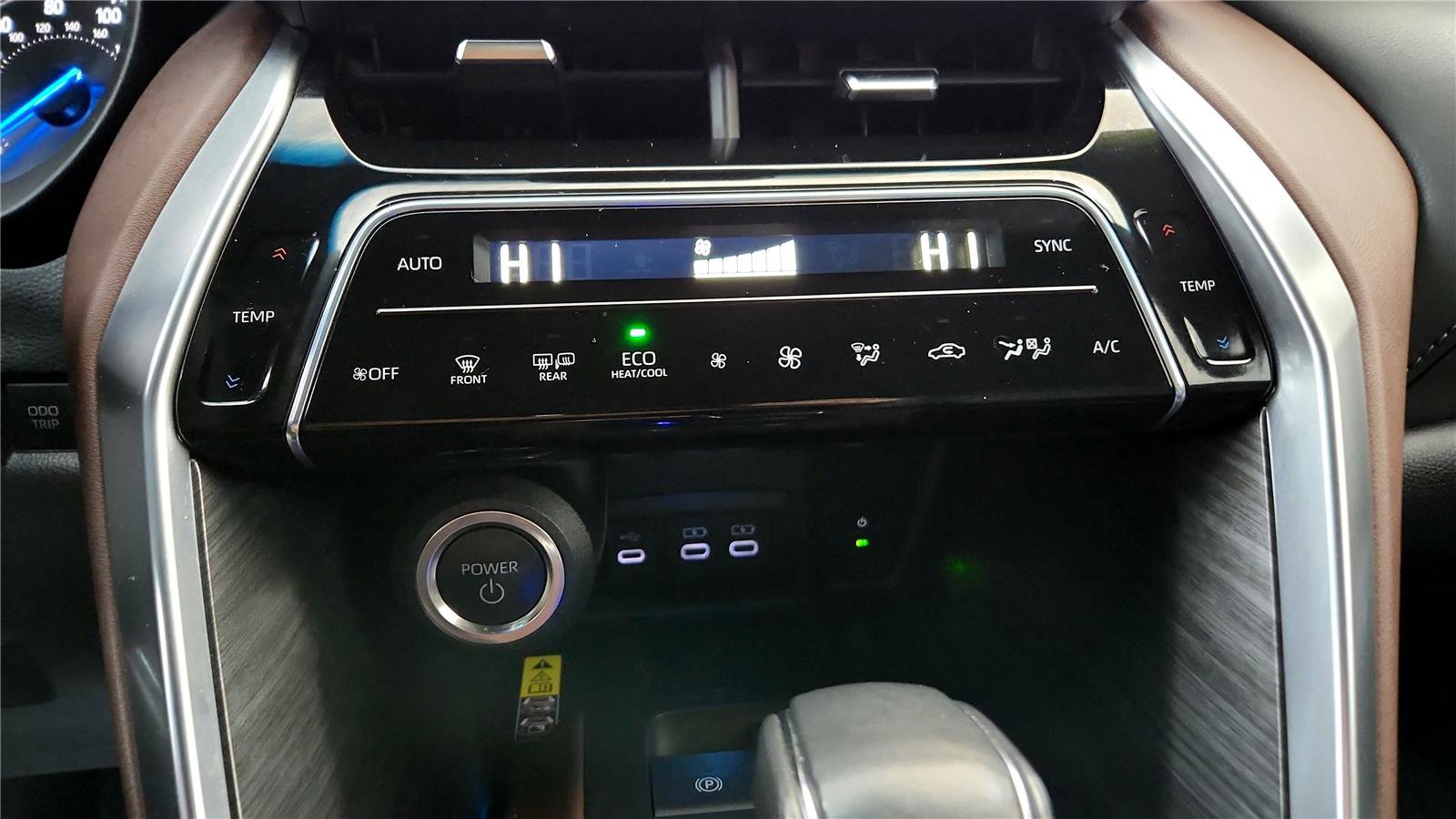 Used 2024 Toyota Venza XLE image 41