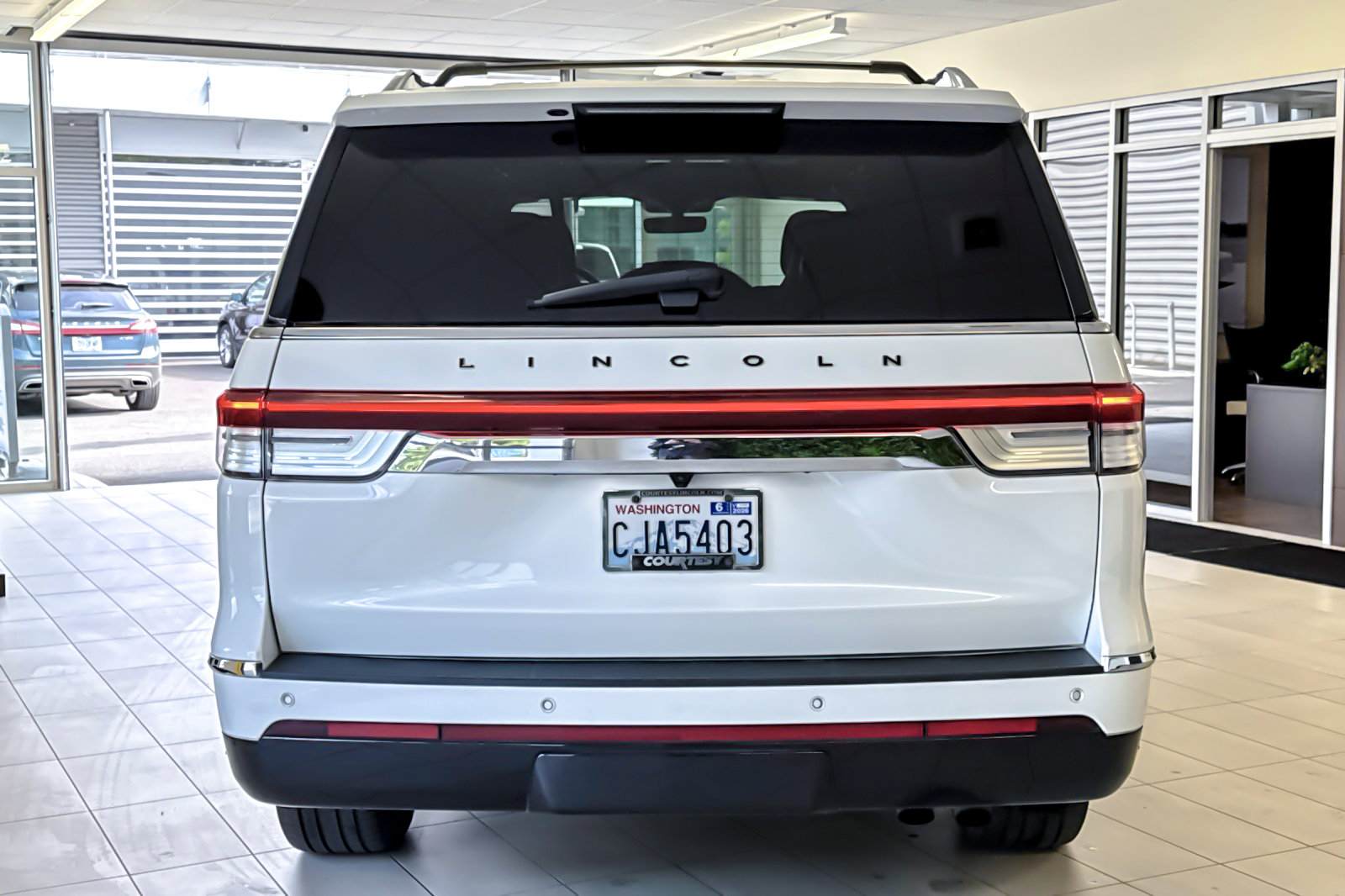 Used 2023 Lincoln Navigator L Black Label AWD/4WD image 5