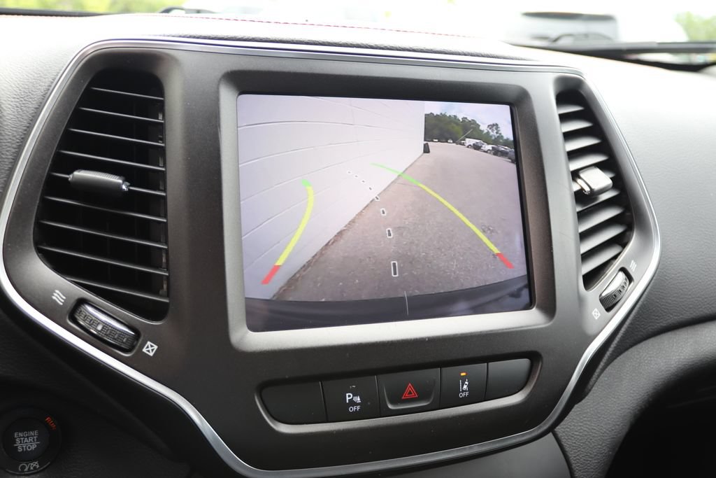 Used 2021 Jeep Cherokee Trailhawk AWD/4WD image 31