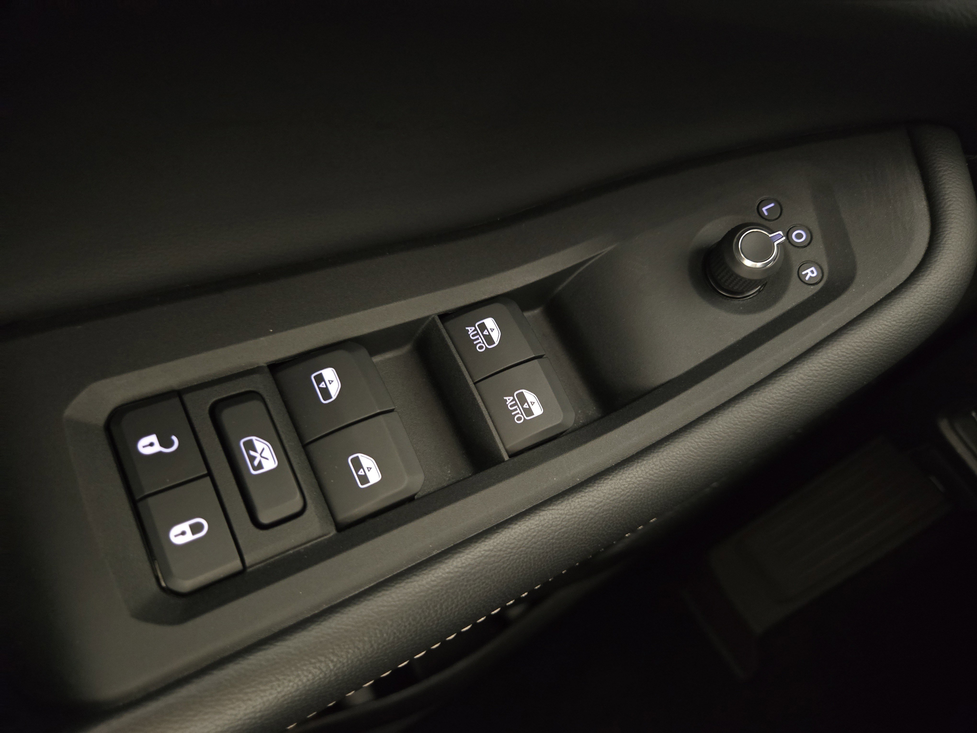 Used 2023 Jeep Grand Cherokee Laredo AWD/4WD image 26
