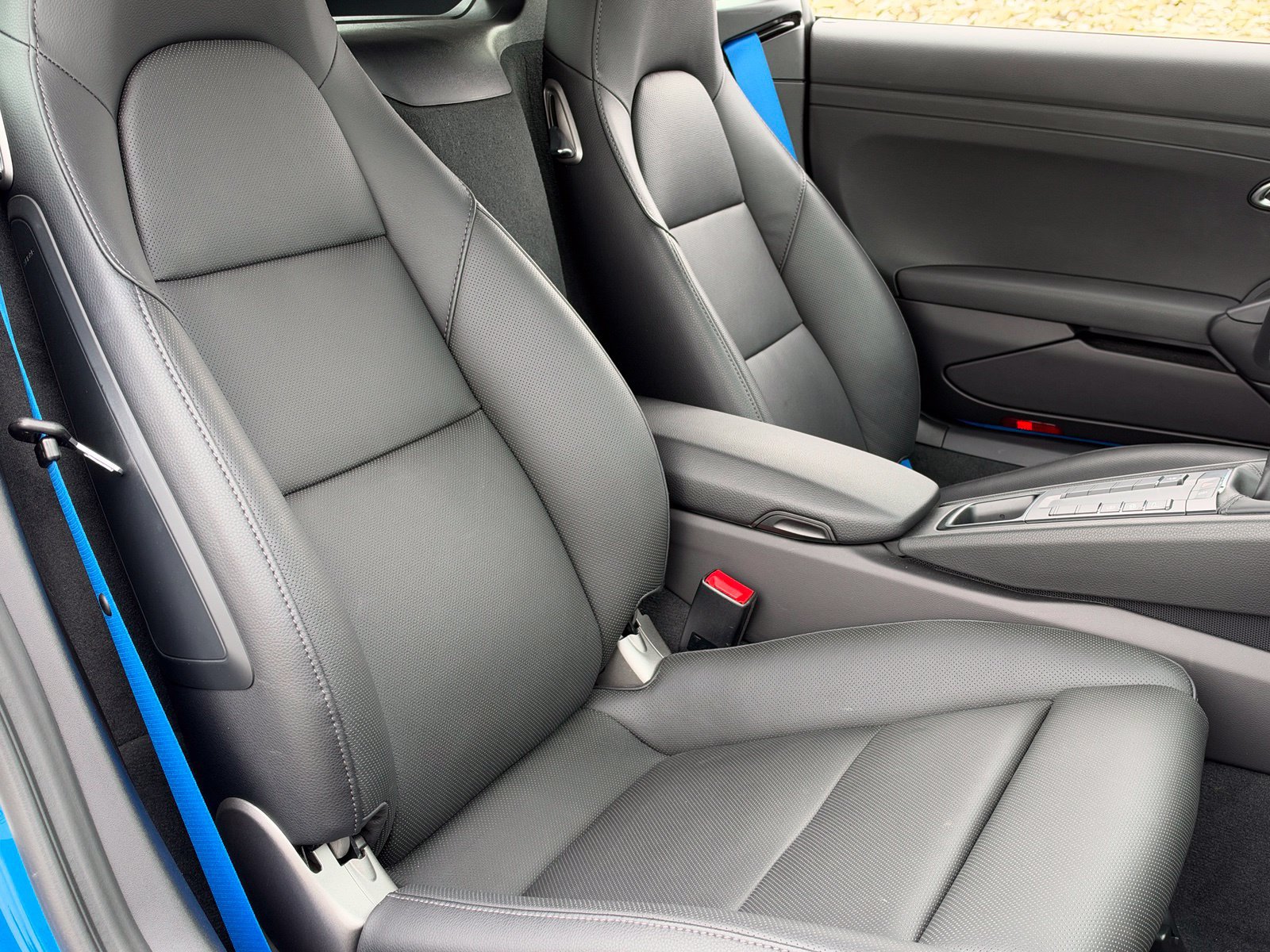 Certified 2025 Porsche 718 Cayman RWD image 16