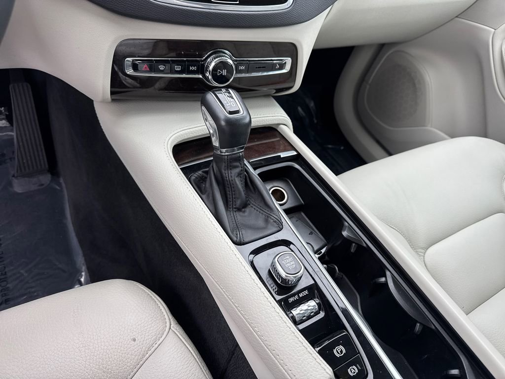 Used 2019 Volvo XC90 T6 Momentum w/ Protection Package Premier image 30