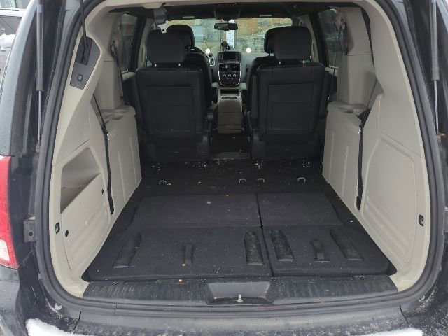 Used 2017 Dodge Grand Caravan SXT image 4