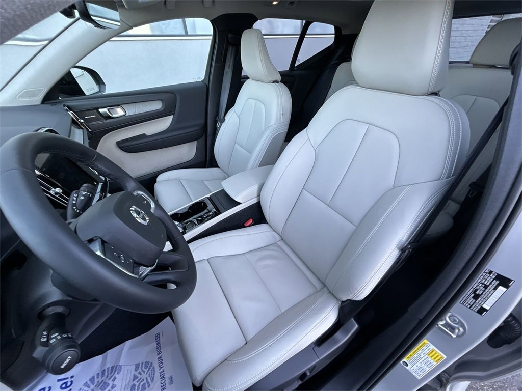 Certified 2025 Volvo XC40 B5 Ultra w/ Protection Package Premier image 11
