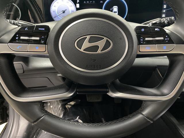 Certified 2025 Hyundai Elantra Limited image 17