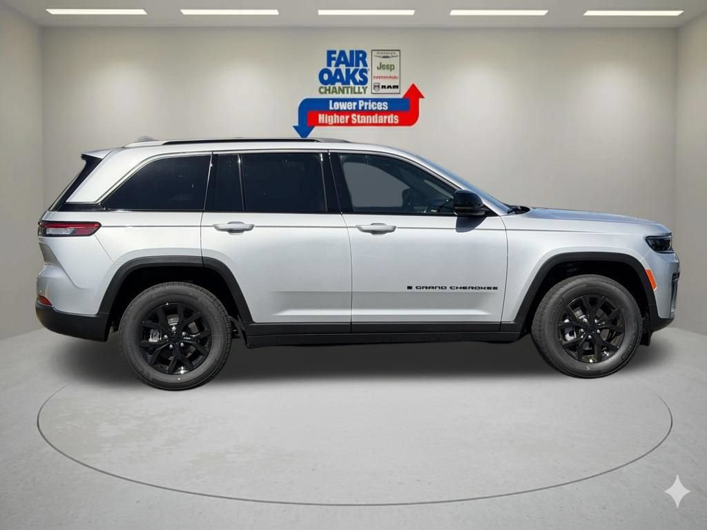 New 2026 Jeep Grand Cherokee Altitude AWD/4WD image 5