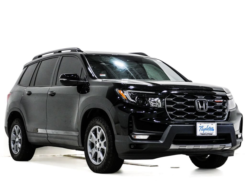 Used 2025 Honda Passport TrailSport image 1