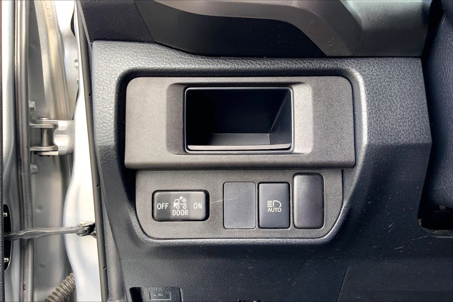 Used 2019 Toyota Tacoma SR5 RWD image 33