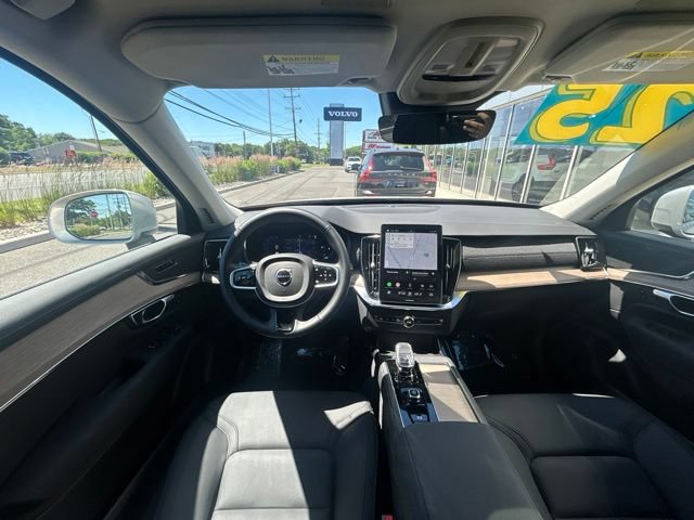 Certified 2025 Volvo XC90 B5 Plus AWD/4WD image 19