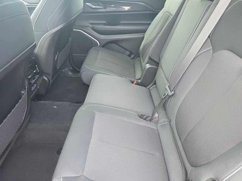 Used 2022 Jeep Grand Cherokee L Laredo w/ Luxury Tech Group I image 16