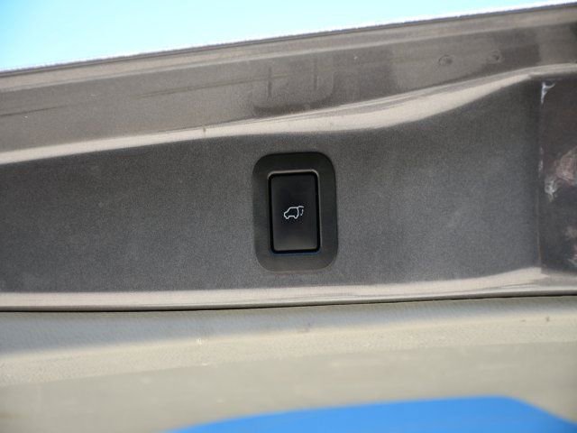 Used 2019 Toyota Highlander Plus FWD image 28
