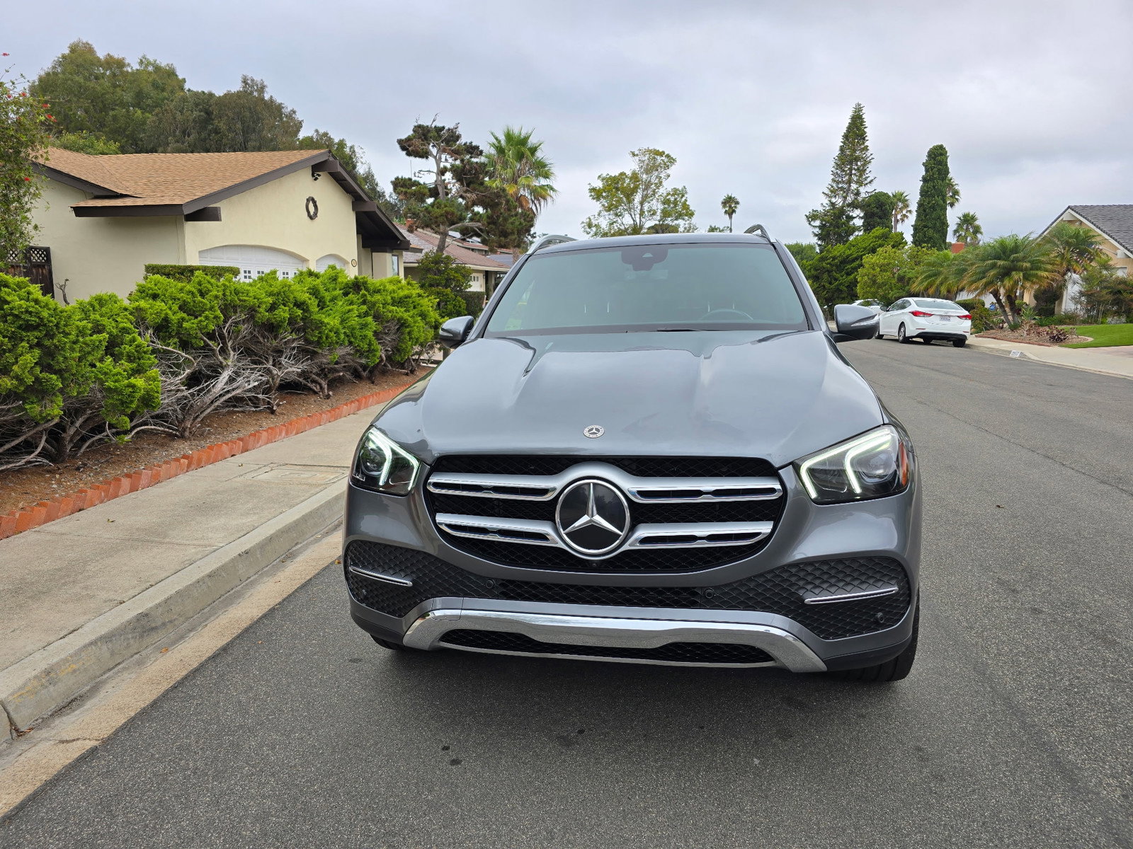Used 2022 Mercedes-Benz GLE 350 4MATIC w/ Premium Package image 9