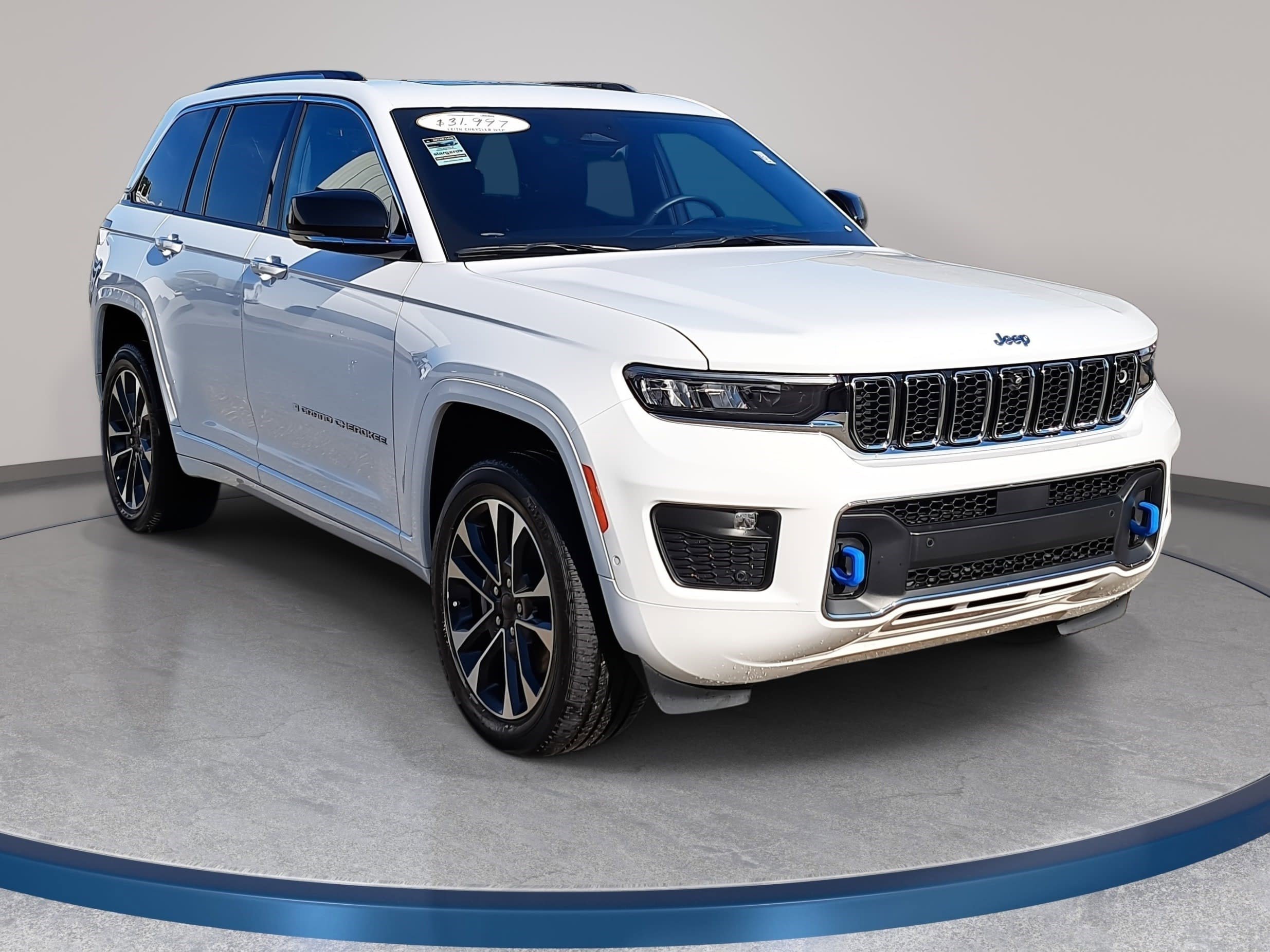 Used 2023 Jeep Grand Cherokee Overland w/ Advanced Protech Group III image 3