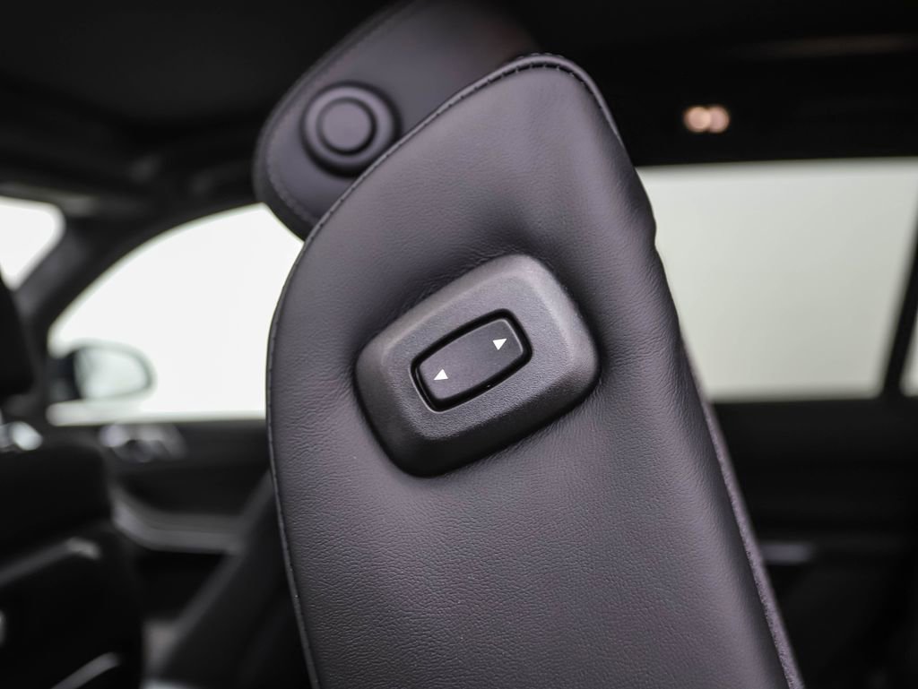 Used 2026 BMW X7 xDrive40i w/ M Sport Package image 25