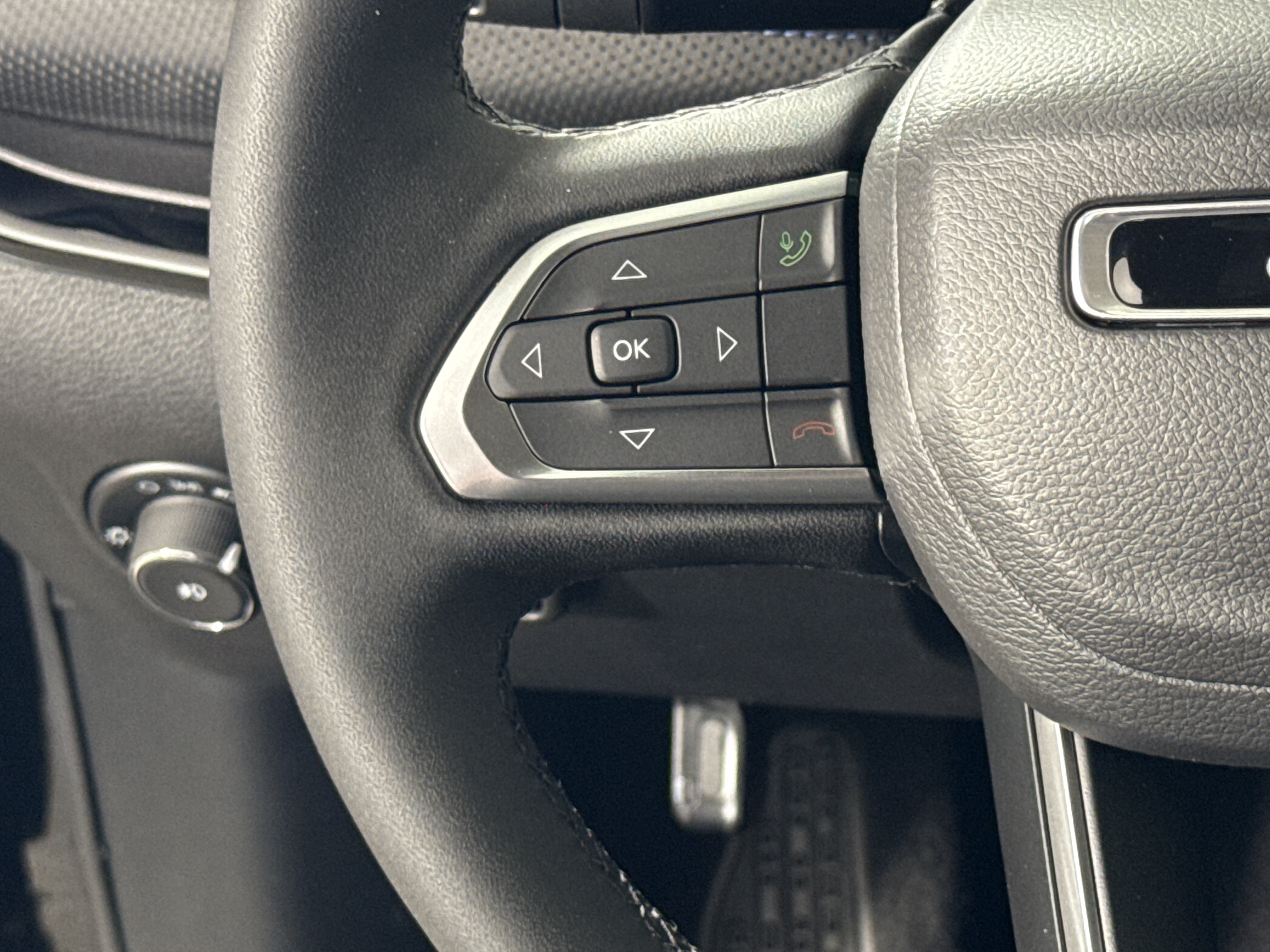 New 2026 Jeep Compass Latitude AWD/4WD image 17