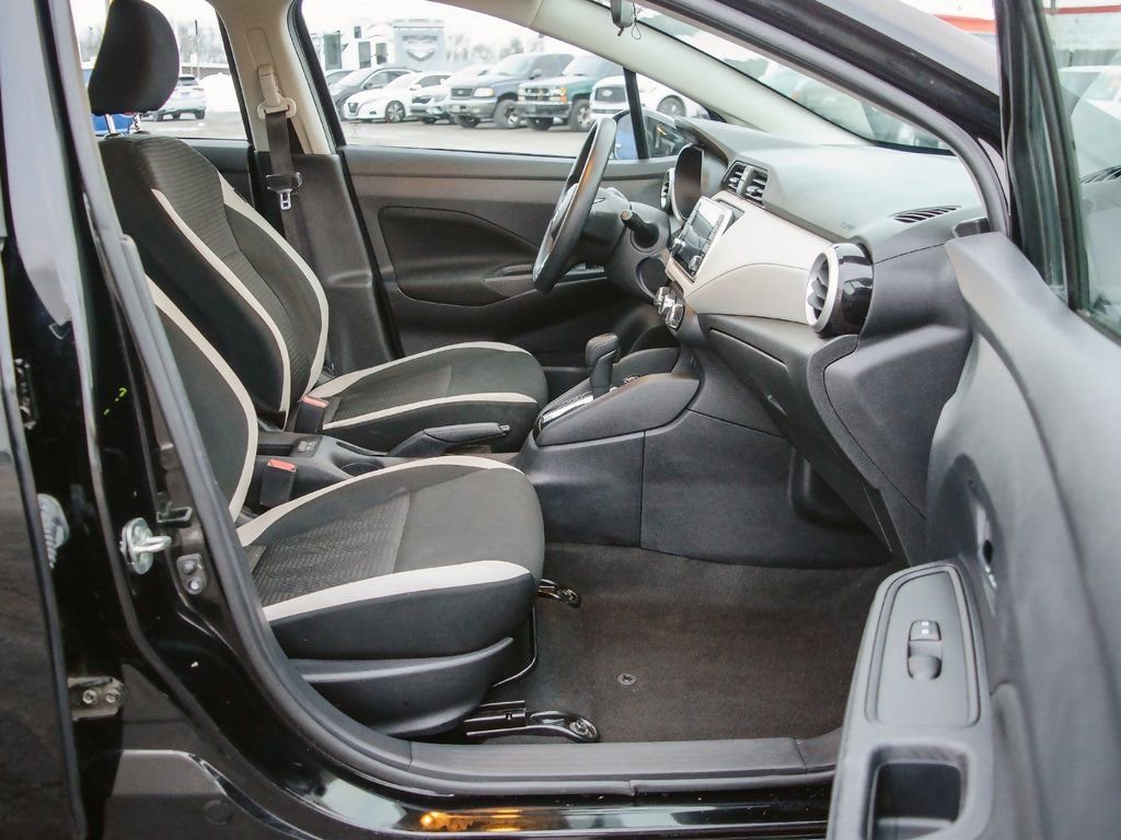 Used 2022 Nissan Versa SV image 33