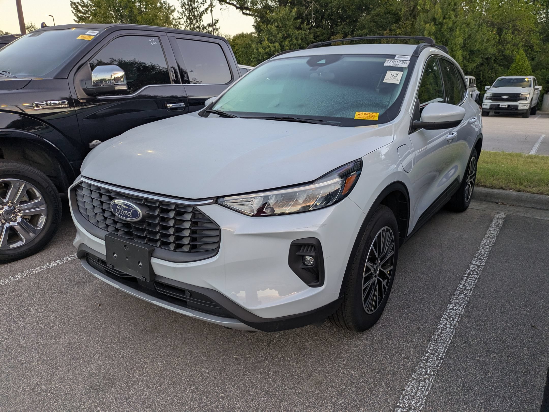 Used 2025 Ford Escape SE FWD image 3