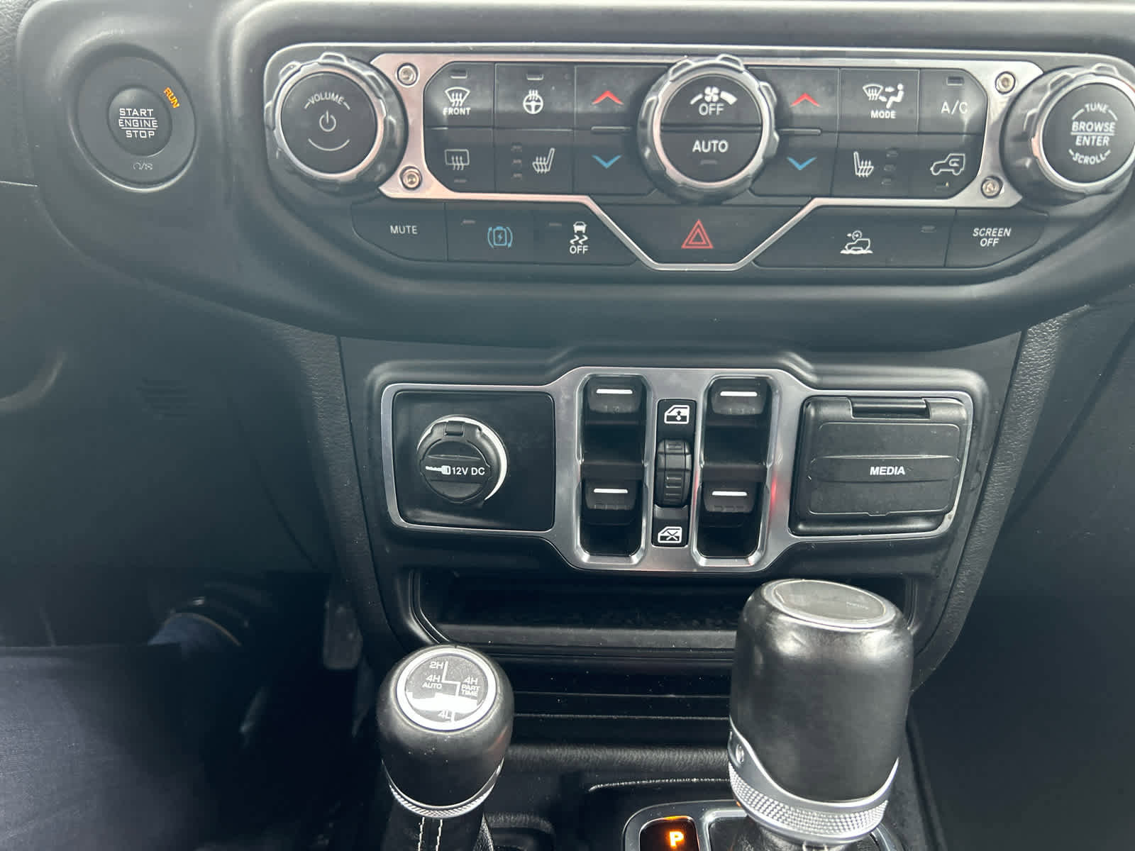 Used 2022 Jeep Wrangler Unlimited Sahara w/ Cold Weather Group image 26