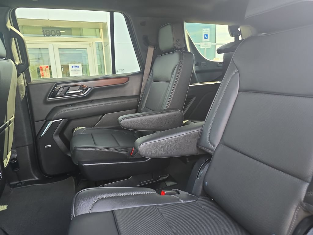 Used 2025 GMC Yukon Denali AWD/4WD image 18