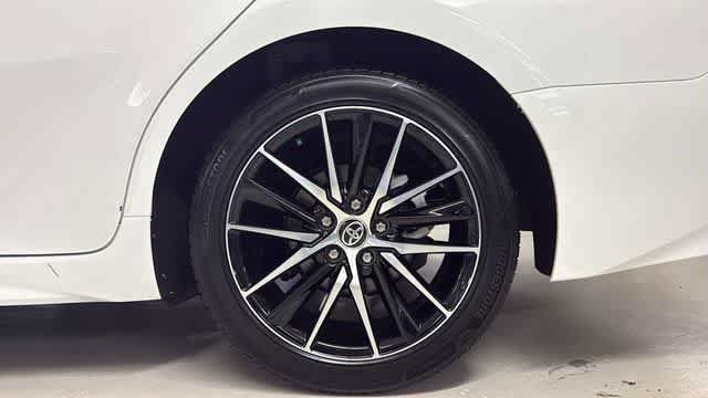 Used 2023 Toyota Camry SE w/ Cold Weather Package FWD image 10