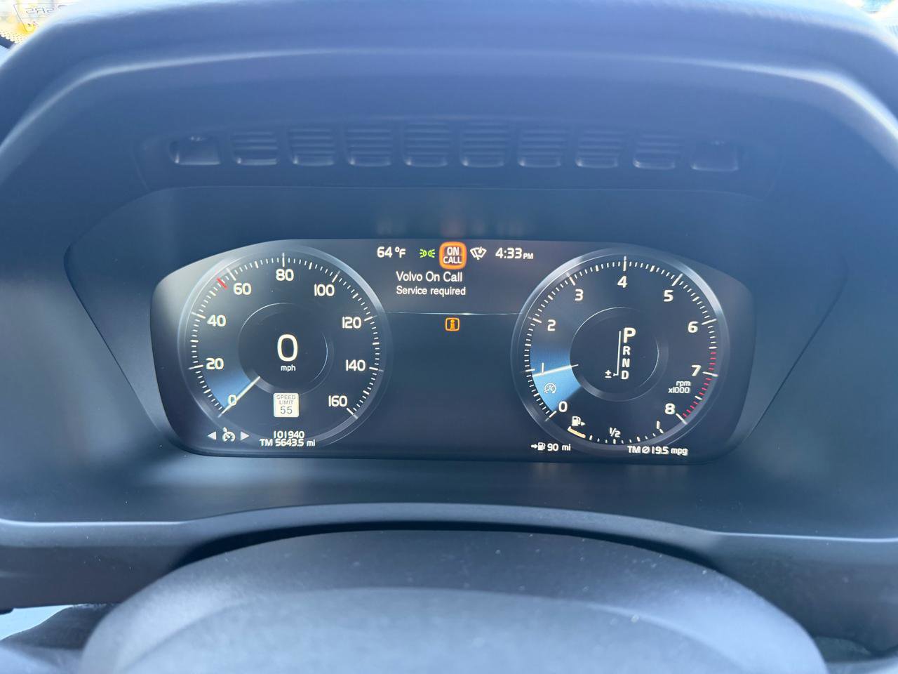 Used 2017 Volvo XC90 T6 Momentum w/ Vision Package image 16