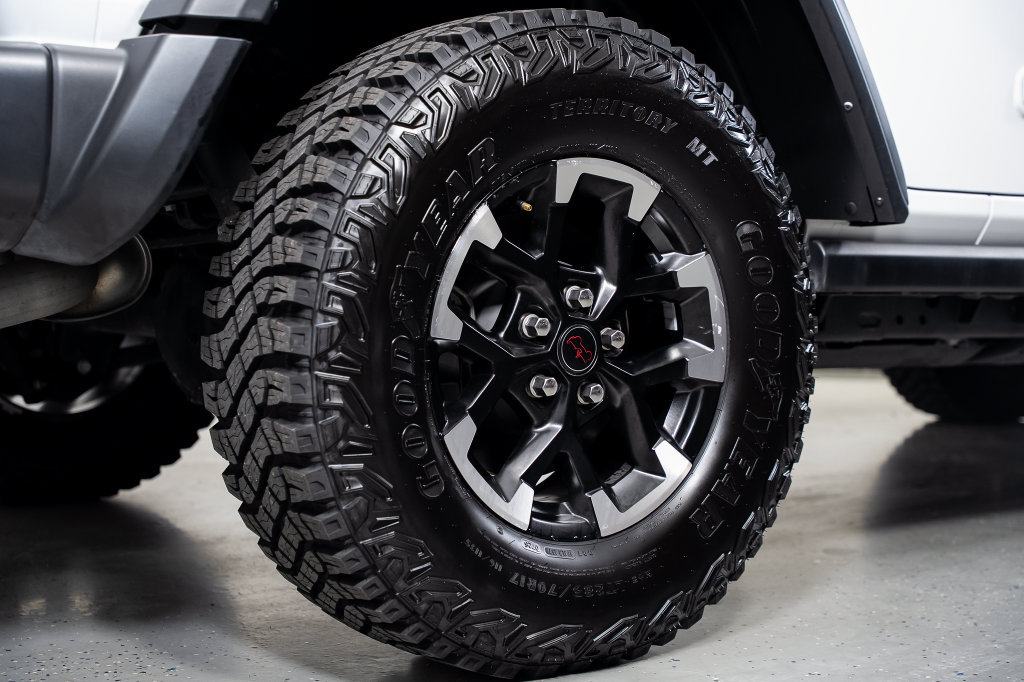 Used 2025 Jeep Wrangler Unlimited Rubicon AWD/4WD image 8