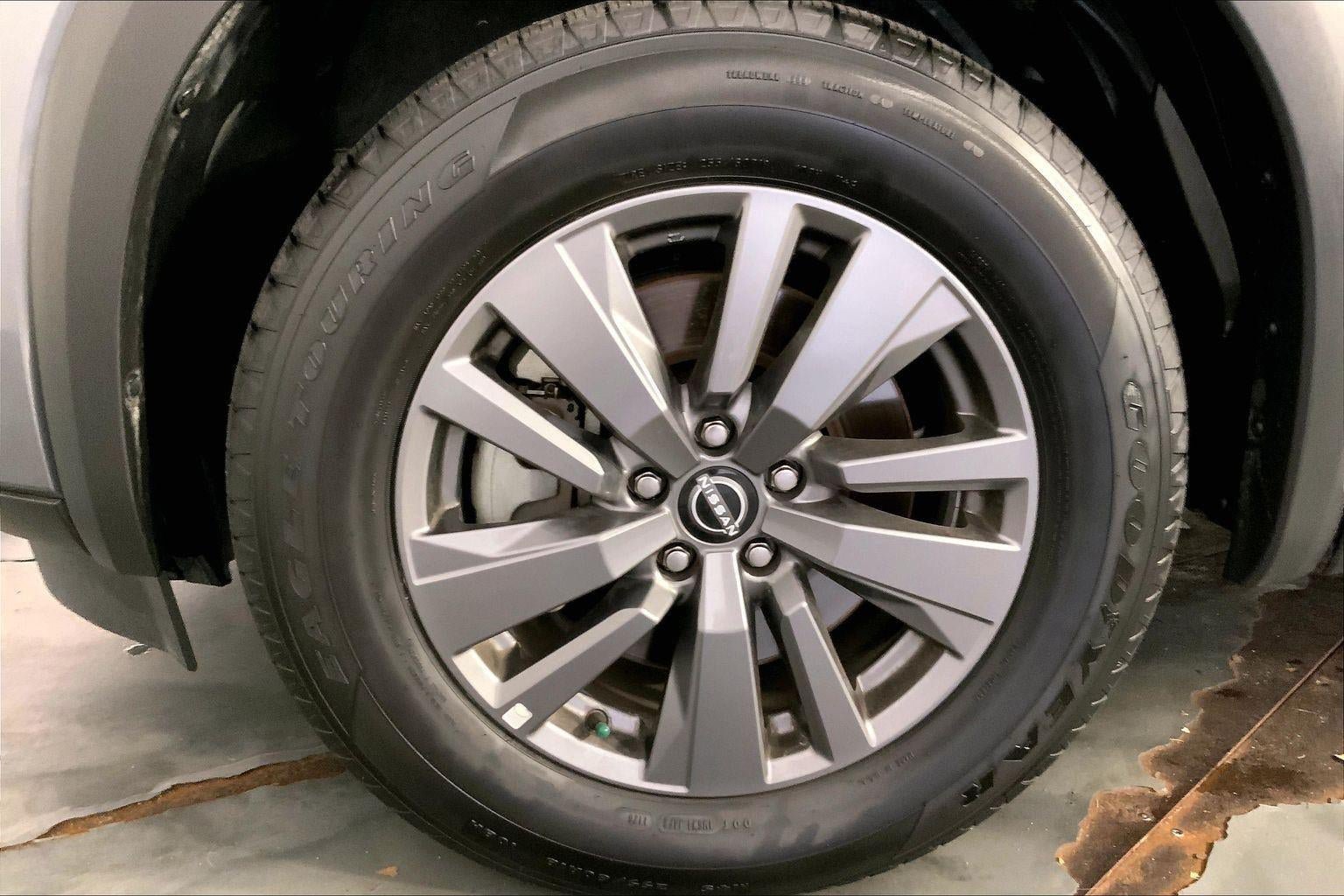 Used 2025 Nissan Pathfinder SV AWD/4WD image 29