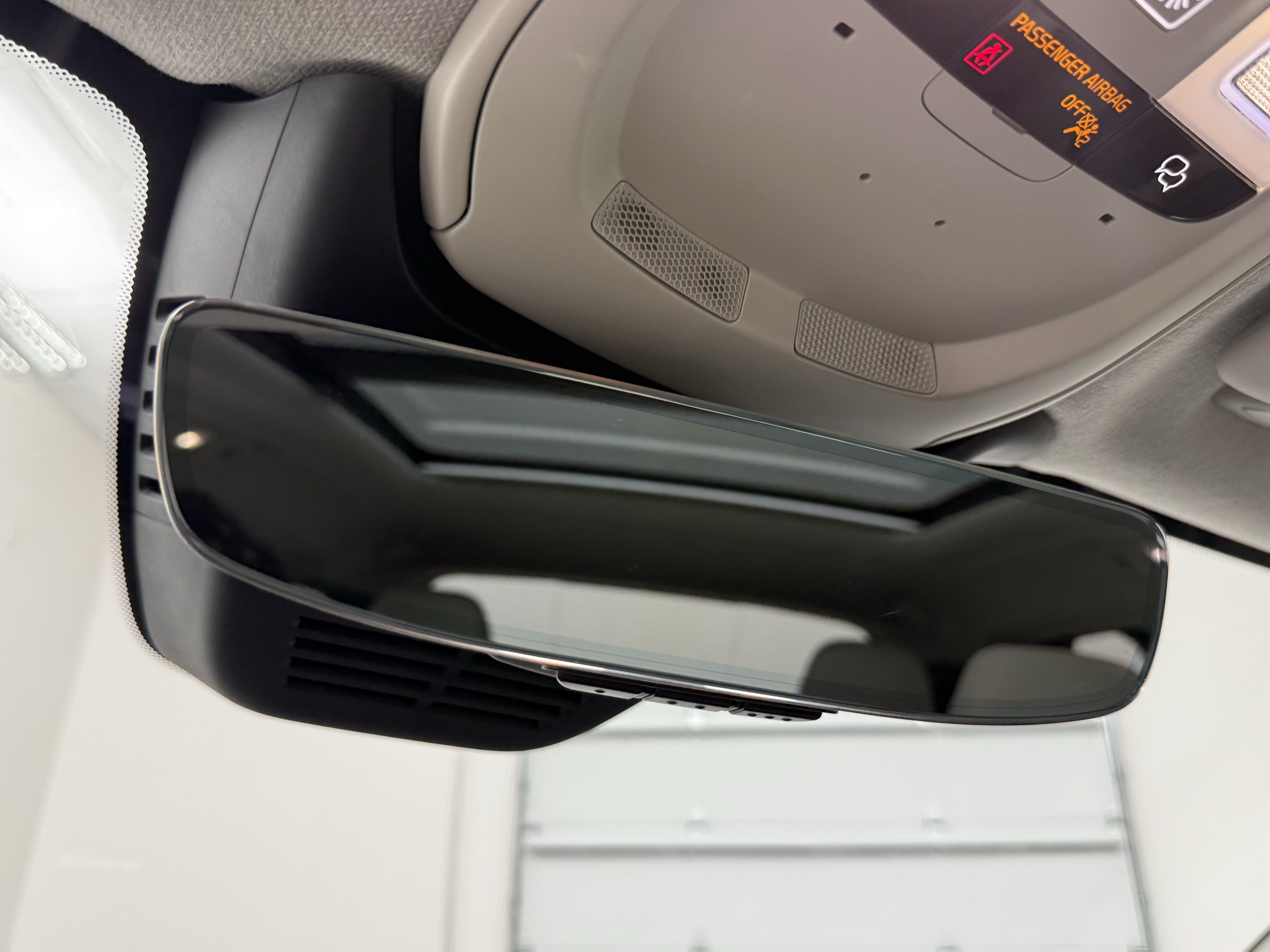 Certified 2025 Volvo XC40 B5 Ultra AWD/4WD image 23
