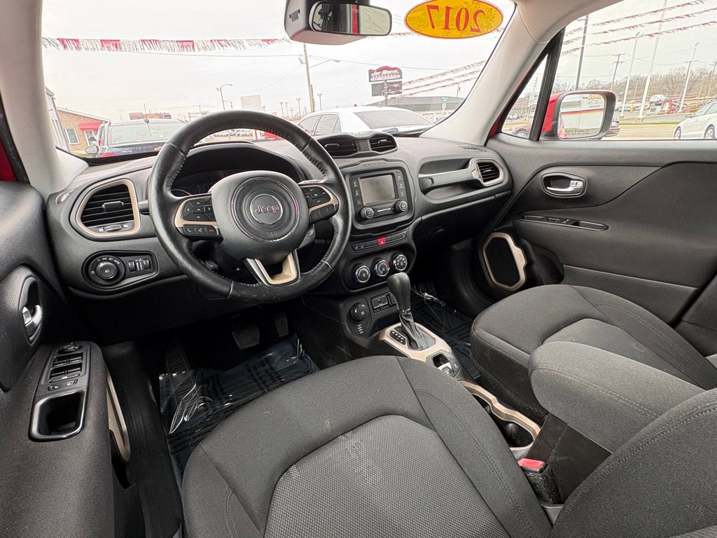 Used 2017 Jeep Renegade Latitude w/ Cold Weather Group image 10