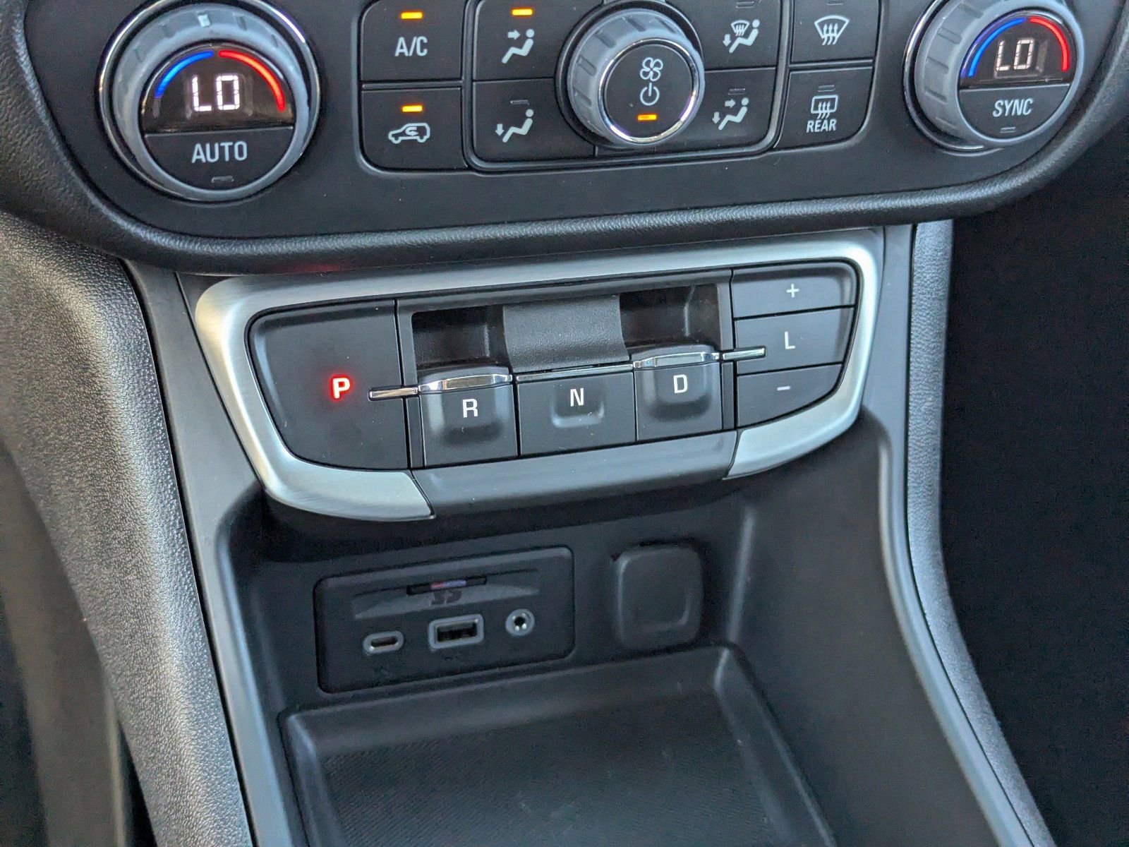 Used 2023 GMC Terrain SLT w/ Elevation Edition image 30