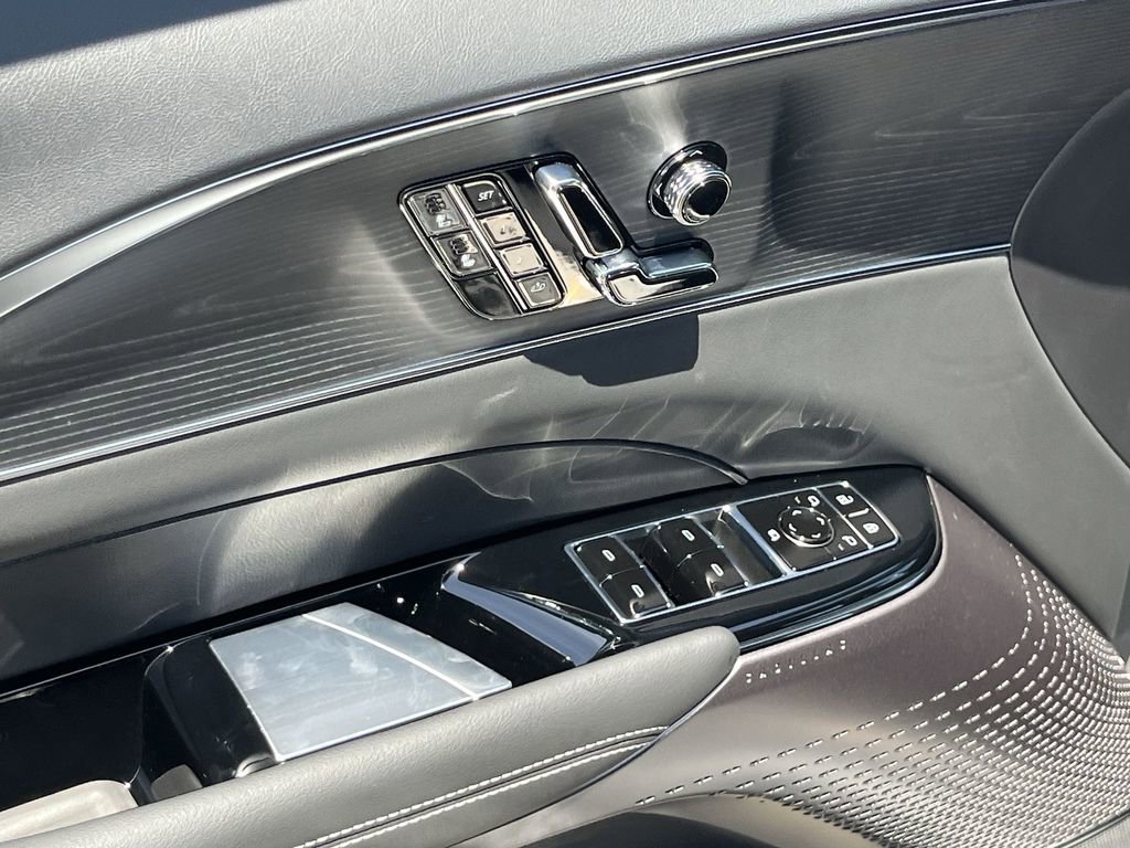 New 2025 Cadillac Lyriq Luxury image 16