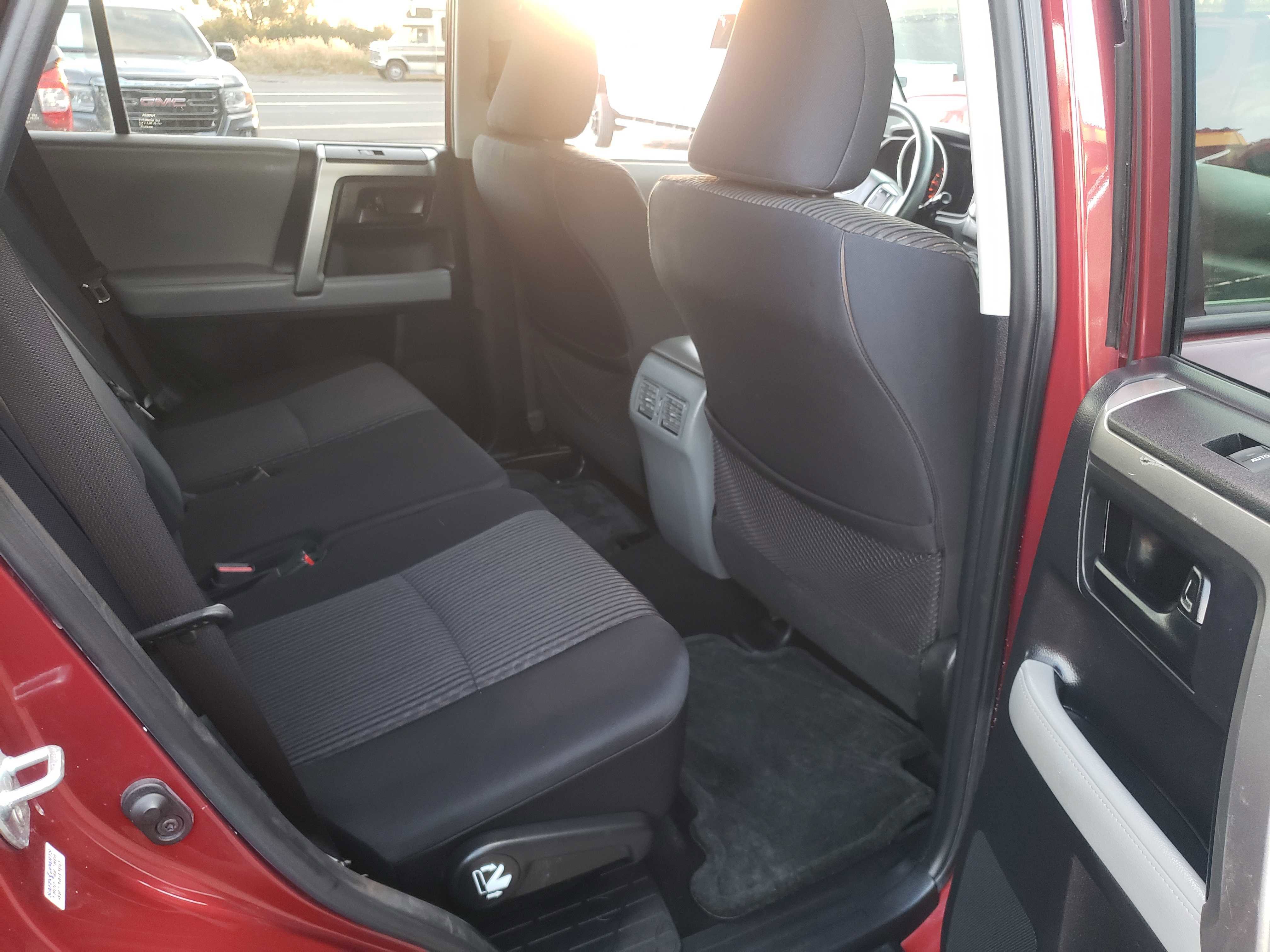 Used 2013 Toyota 4Runner SR5 w/ Convenience Pkg image 9