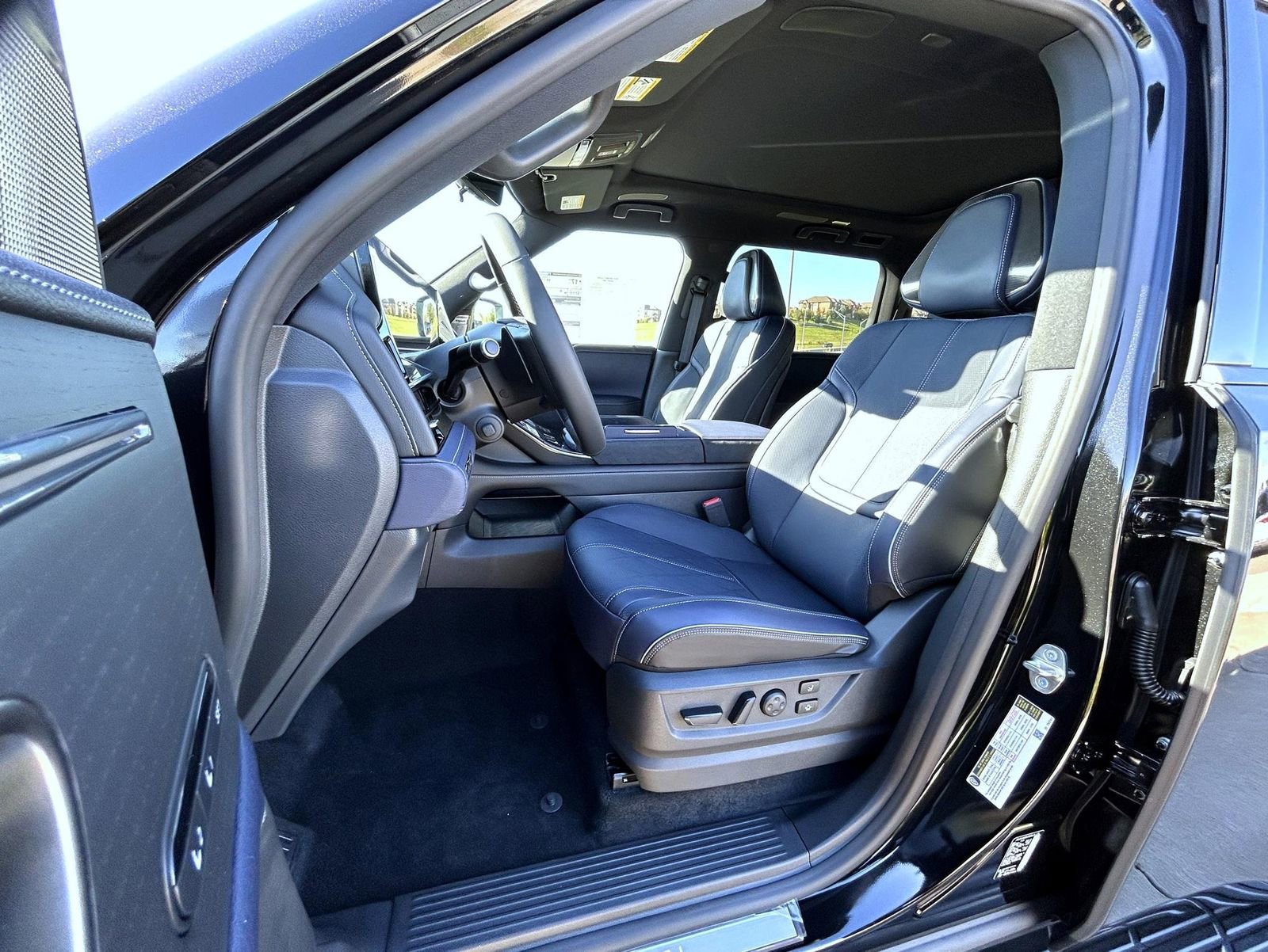 New 2026 INFINITI QX80 4WD image 10