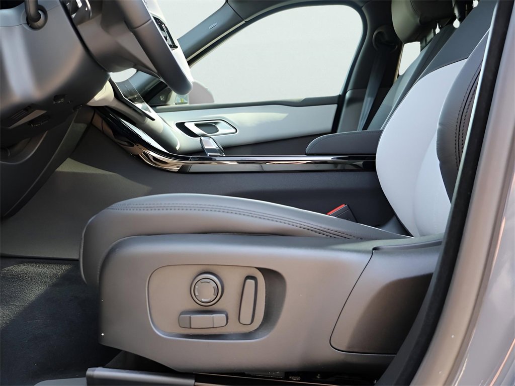 New 2026 Land Rover Range Rover Velar Dynamic SE image 38