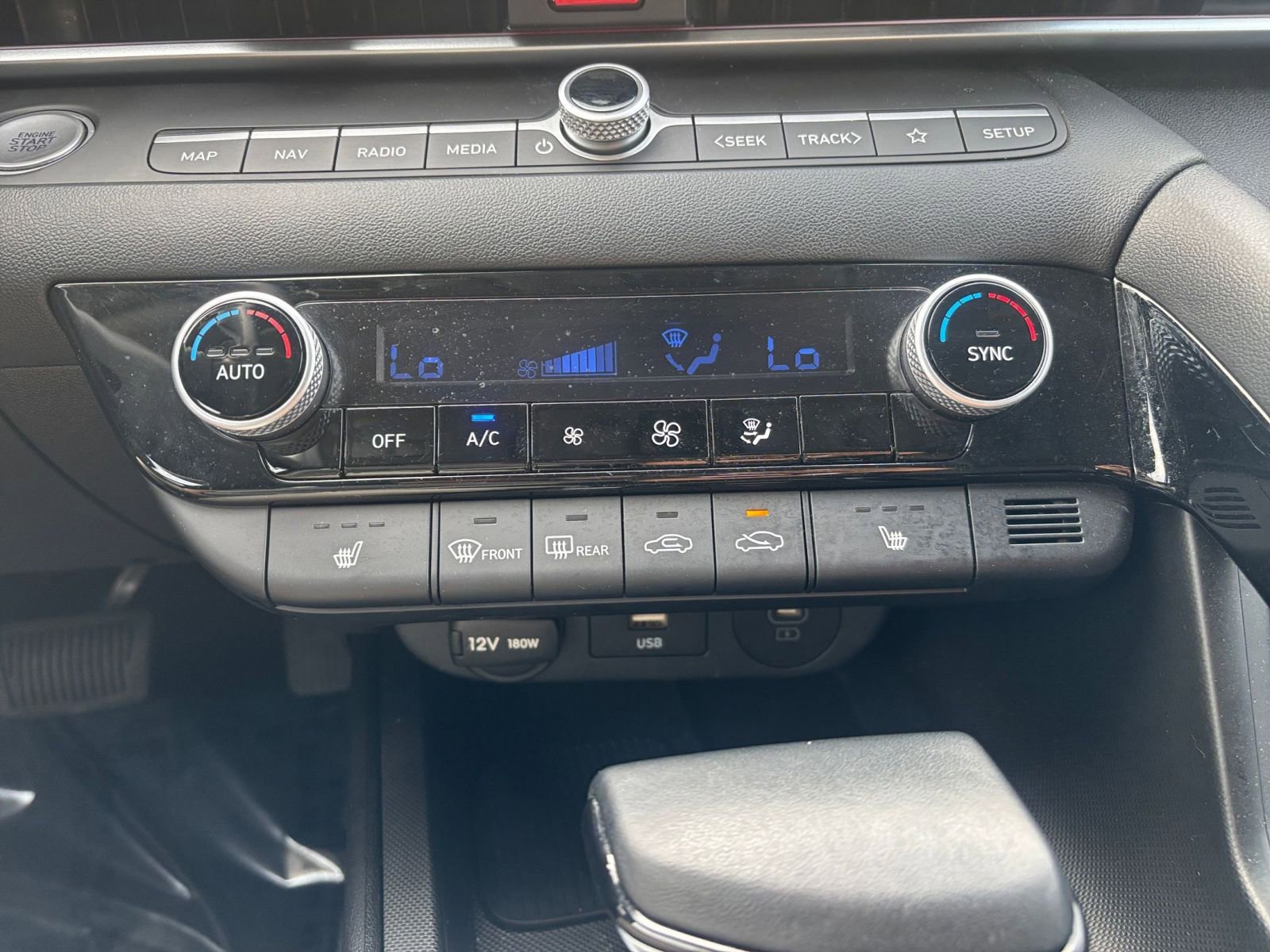 Used 2025 Hyundai Elantra SEL FWD image 24