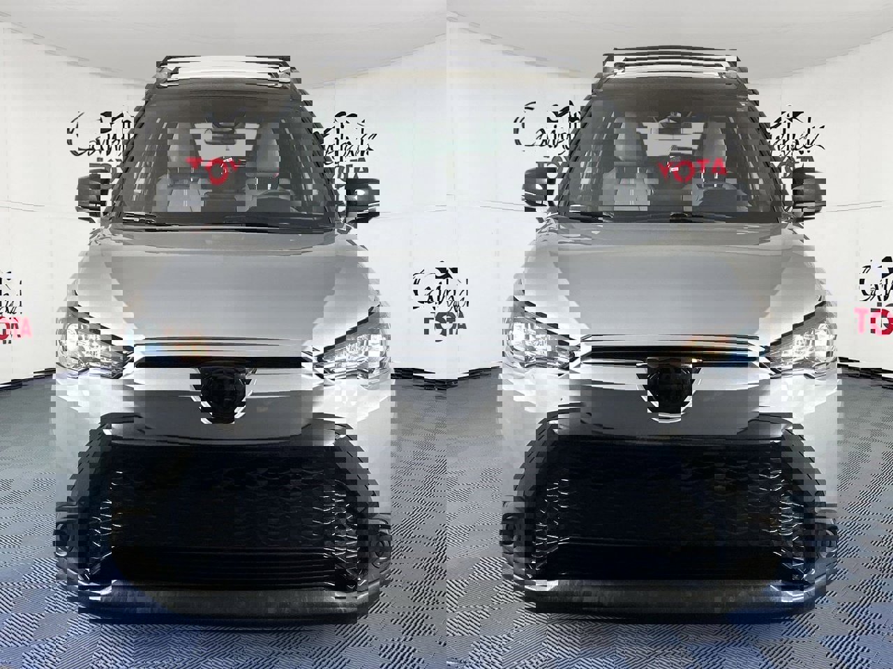 Used 2024 Toyota Corolla Cross SE w/ Moonroof Package image 3