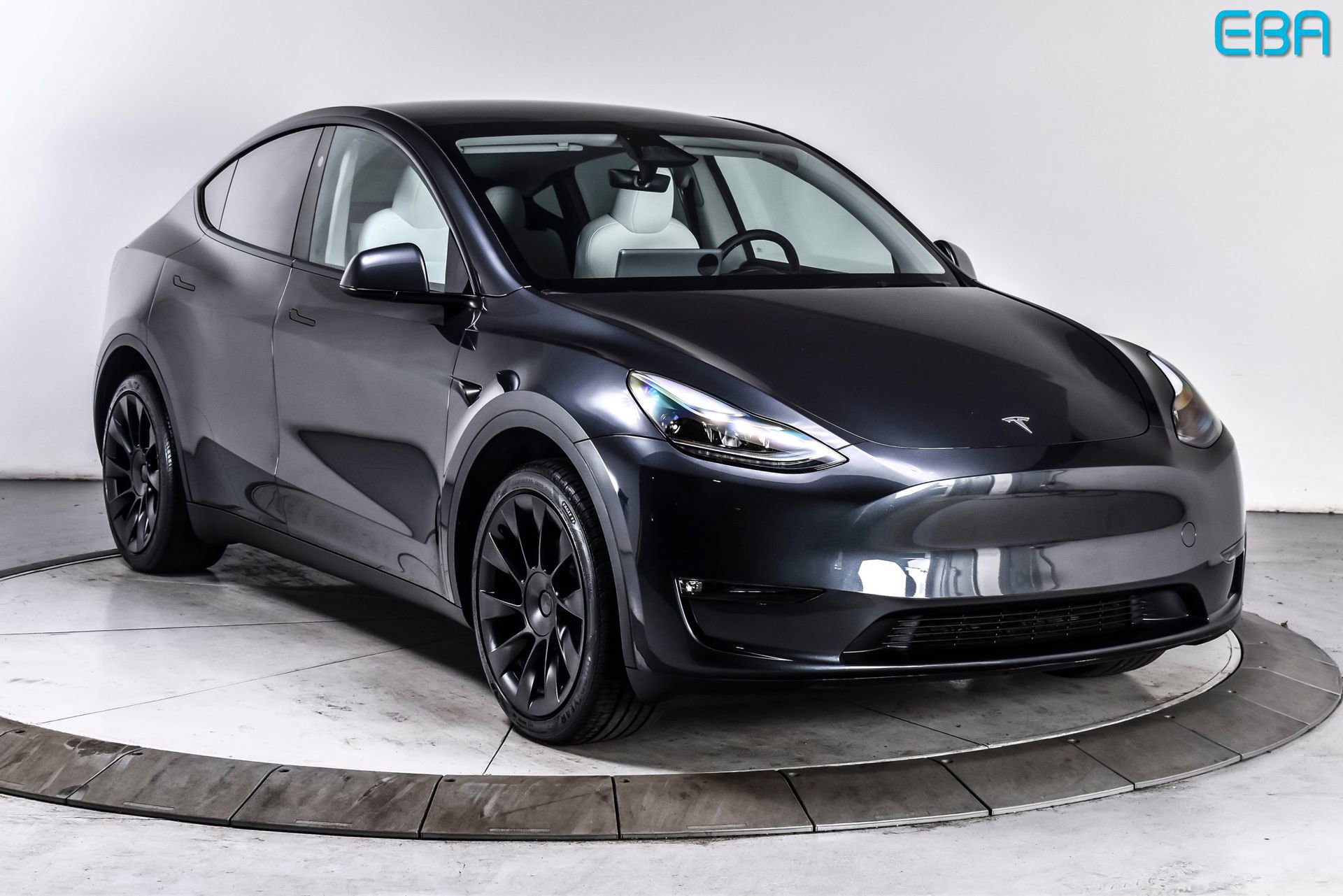 Used 2024 Tesla Model Y Long Range AWD/4WD image 1
