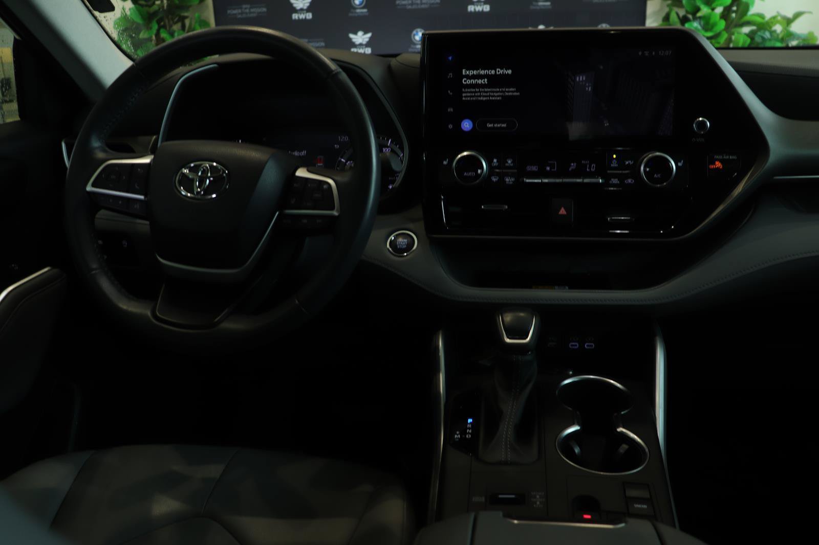 Used 2023 Toyota Highlander XLE FWD image 22