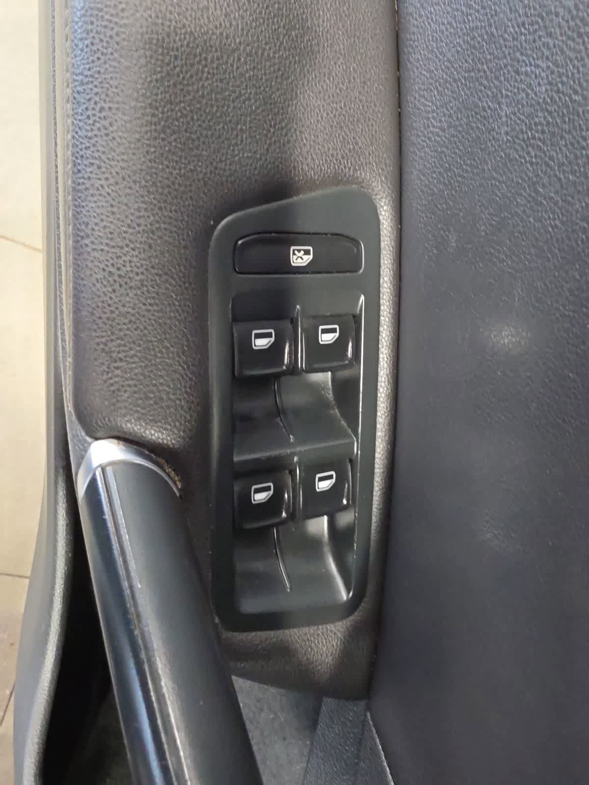 Used 2015 Volkswagen Golf TDI S FWD image 15
