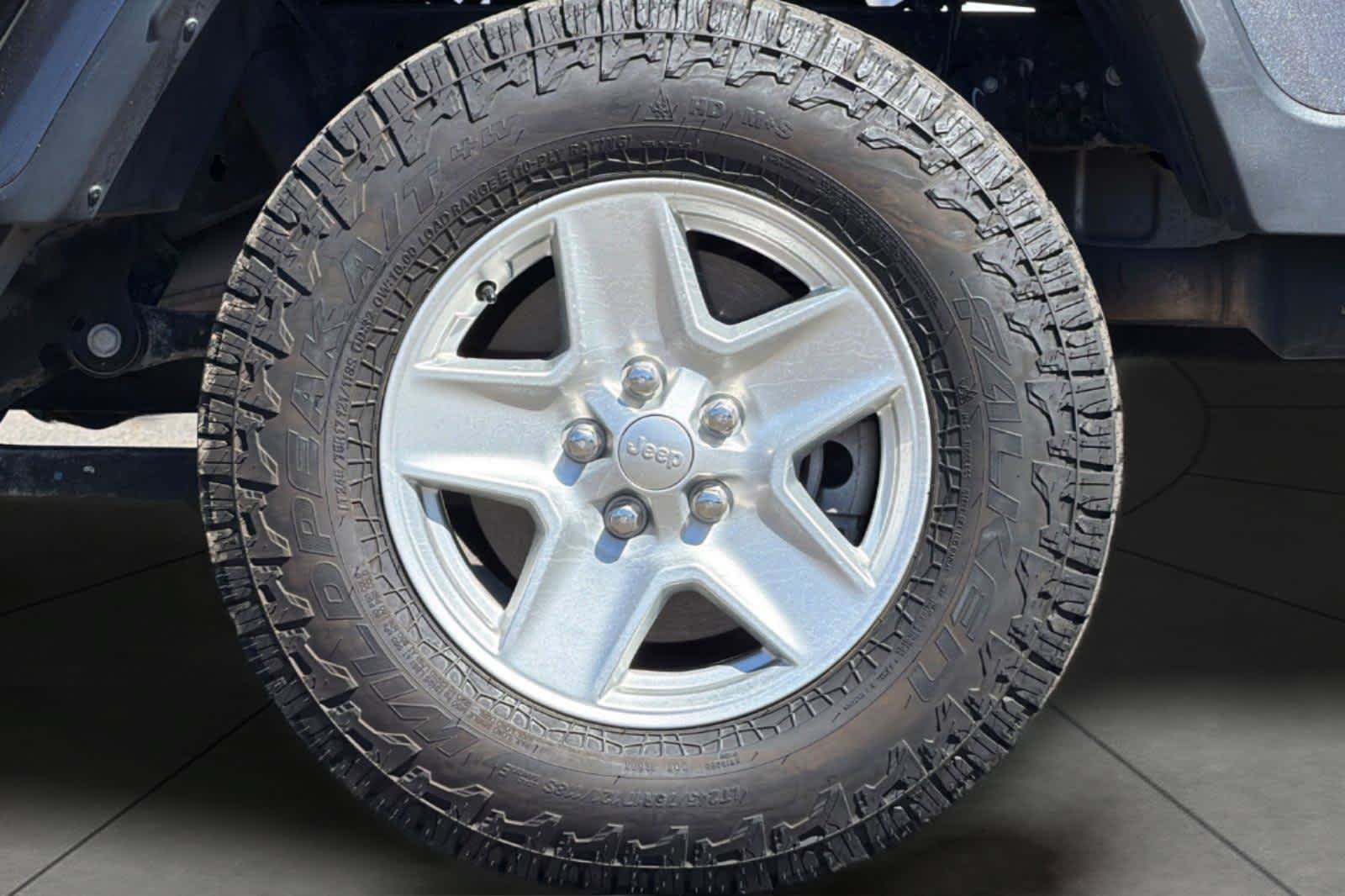 Used 2021 Jeep Gladiator Sport AWD/4WD image 11