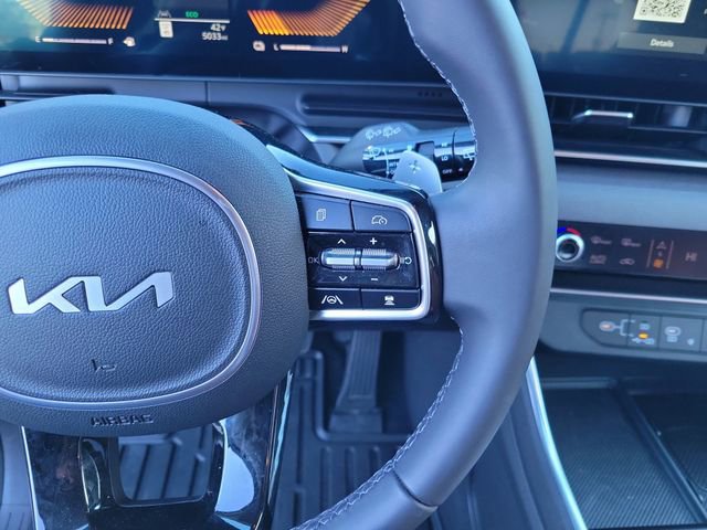 Used 2026 Kia Carnival EX image 19