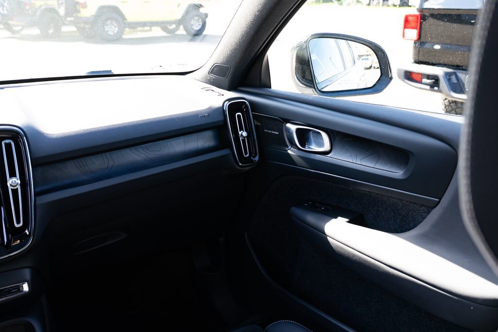 Used 2023 Volvo XC40 Recharge Ultimate AWD/4WD image 10