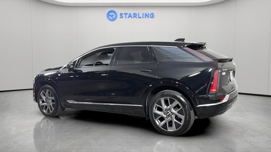 Certified 2025 Cadillac Optiq Luxury 2 w/ LPO, Floor Liner Package AWD/4WD image 5