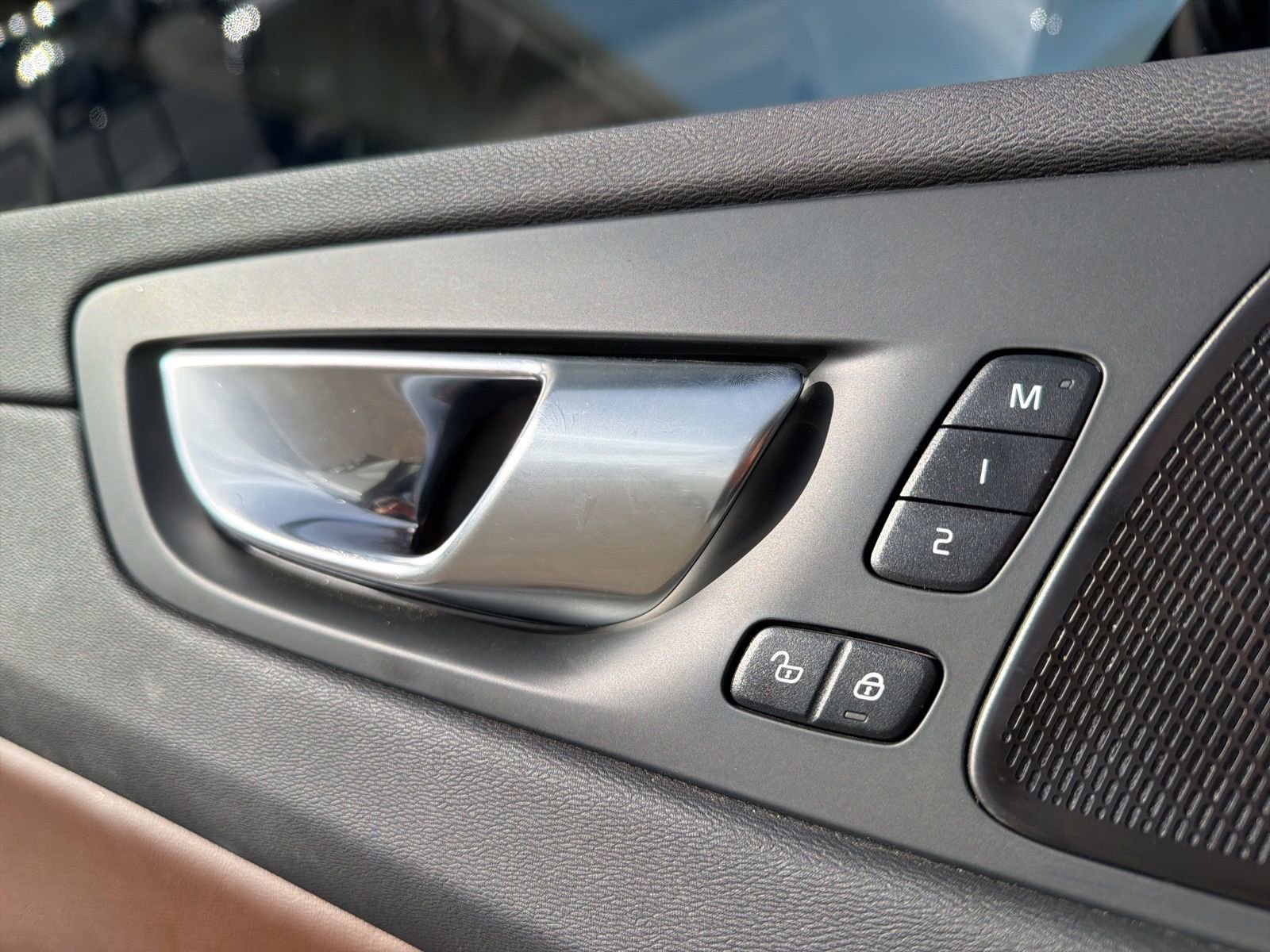 Certified 2025 Volvo XC60 T8 Plus w/ Protection Package Premier image 70