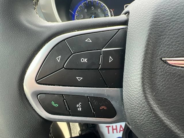 Used 2023 Chrysler Pacifica Touring-L AWD/4WD image 22